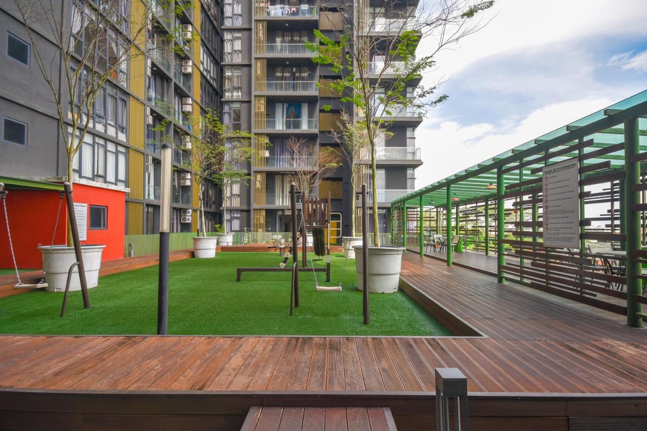 Cube 8Teens By Nest Home Johor Bahru Exterior foto